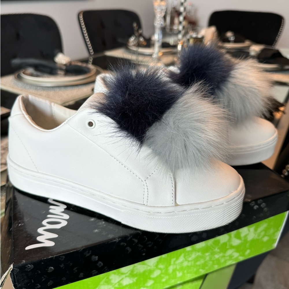 Sam Edelman Leya White/Grey Faux Fur Pom Pom Women’s Sneakers Size 7